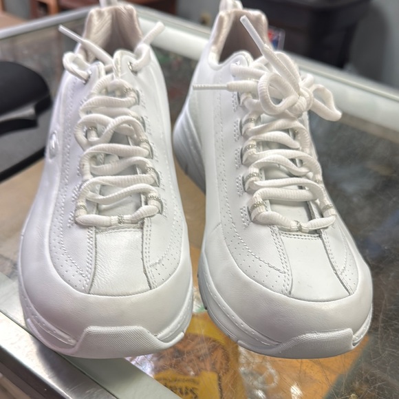 Skechers Sneakers - Picture 1 of 3